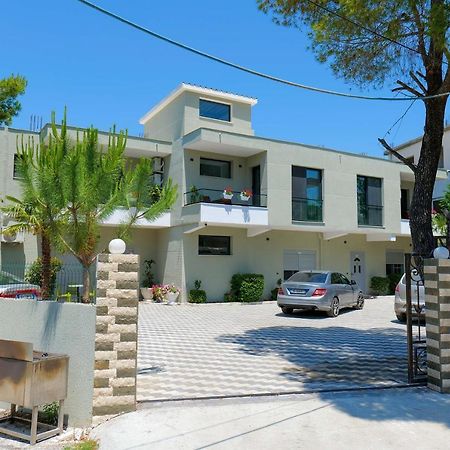 Отель Vila Celaj Влёра Экстерьер фото