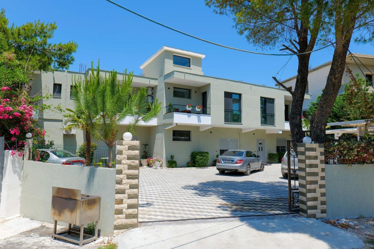 Отель Vila Celaj Влёра Экстерьер фото